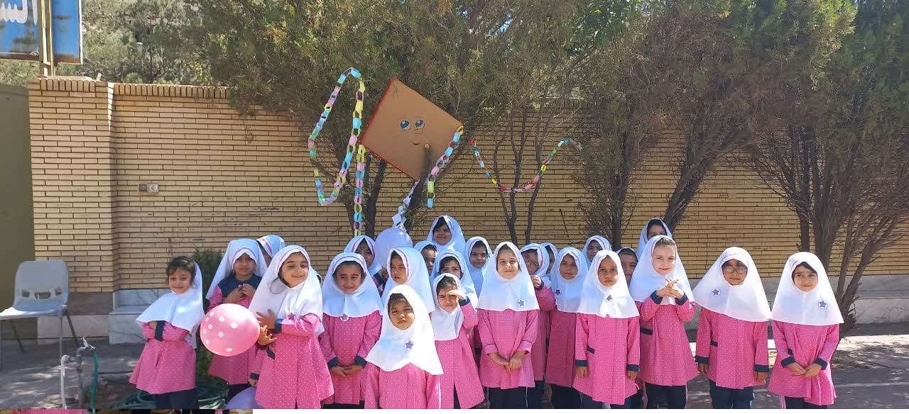 پذیرایی از دانش آموزان در شهادت حضرت فاطمه (س)