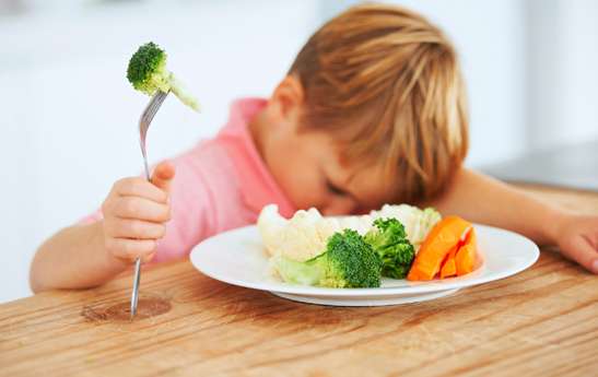 زمانی که فرزندم بهانه گیری می کند چه واکنشی نشان دهم؟