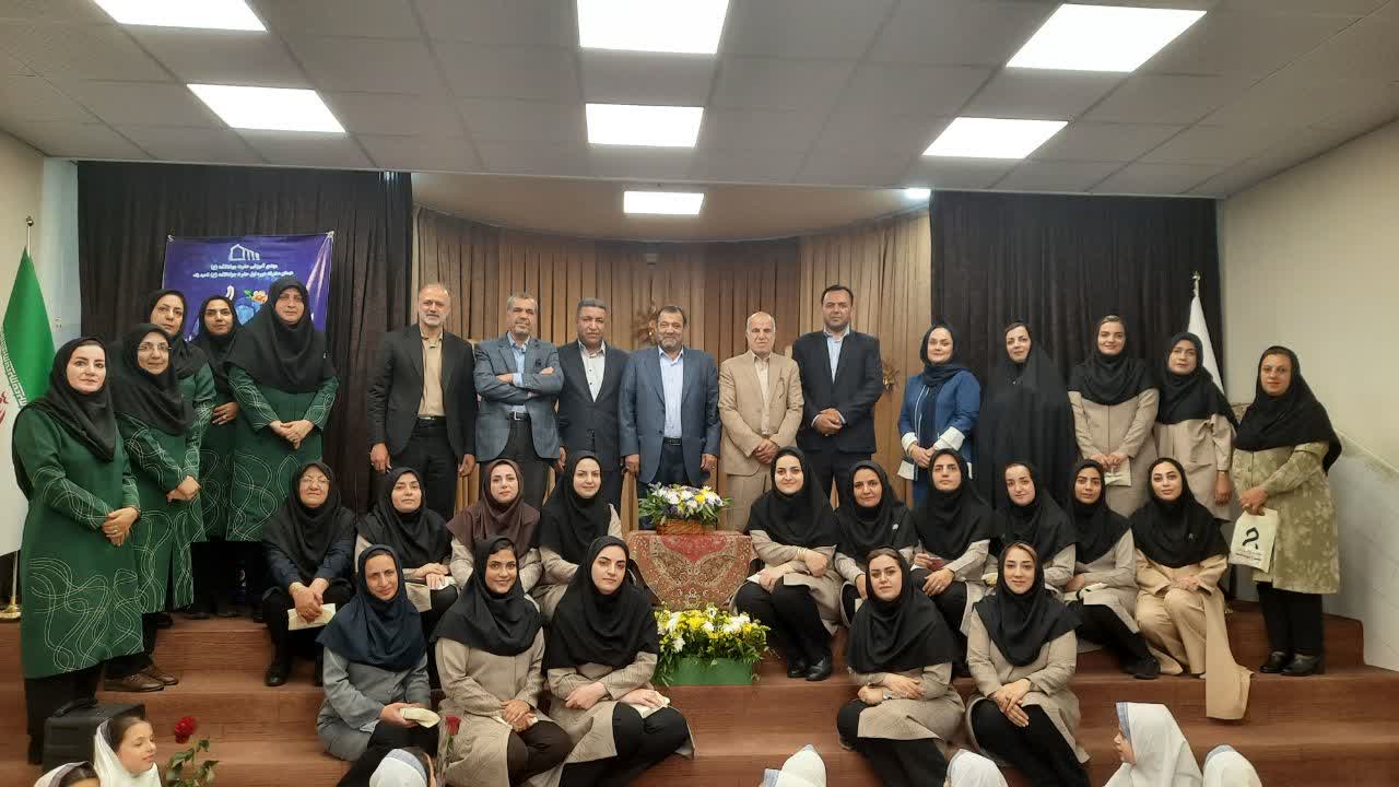 13 اردبهشت ماه گرامیداشت مقام شامخ معلم