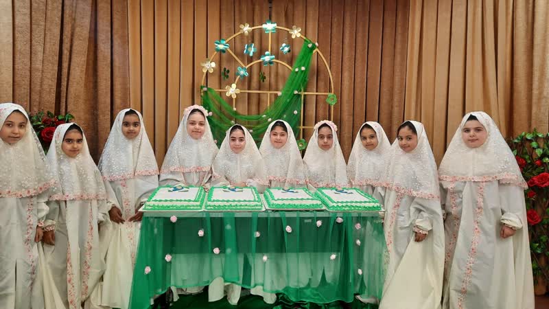 پذیرایی از دانش آموزان پایه سوم با کیک جشن عبادت