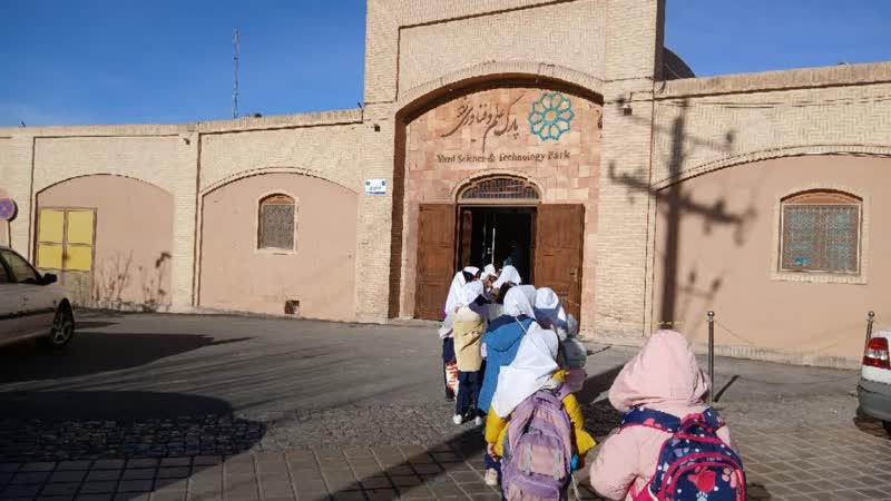 اردوی نیمروز دانش آموزان پایه دوم از پارک علم و فناوری (مرکز خلاقیت)