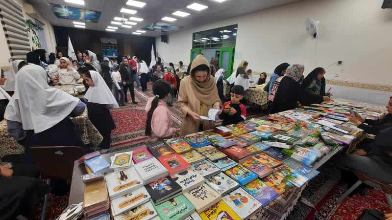 نمایشگاه کتاب کودک همراه با بازارچه دست سازه ها و دست پخت ها
