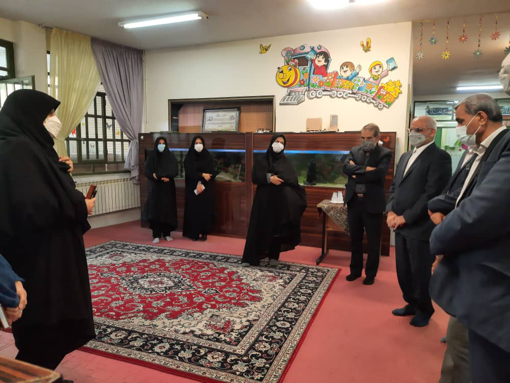 بازدید جناب اقای حاجی میرزایی وزیر سابق اموزش و پرورش از پیش دبستانی و دبستانهای دخترانه ناحیه یک